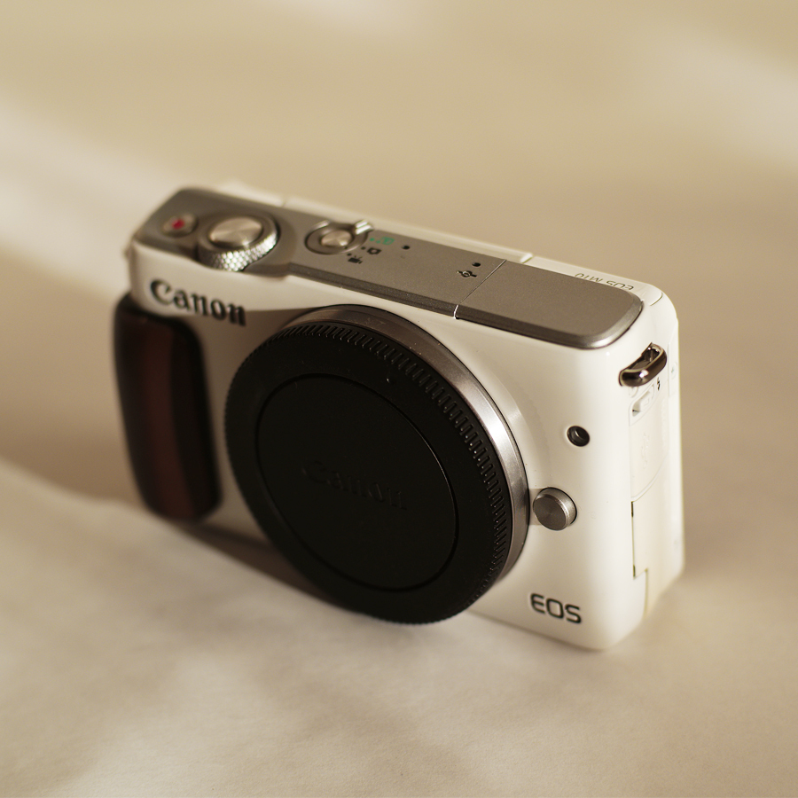 Canon　キャノン　EOS　M10　ホワイト　コンパクト　デジタルカメラ　中古品_画像3