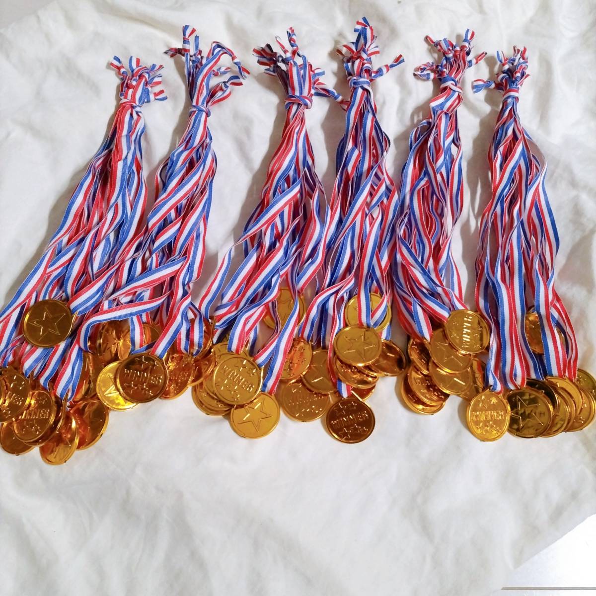 星 WINNER プラスチック 製 直径 3.8cm 金メダル 60個セット スポーツ 大会 運動会 景品 学校 行事 幼稚園_画像6
