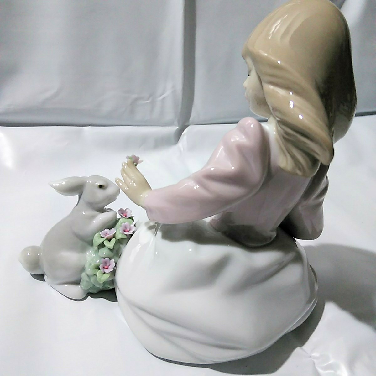 LLADRO「リヤドロ うさぎと仲良し」少女 うさぎ 花 フィギュリン LLADRO「リヤドロ うさぎと仲良し」少女 うさぎ 花 フィギュリン