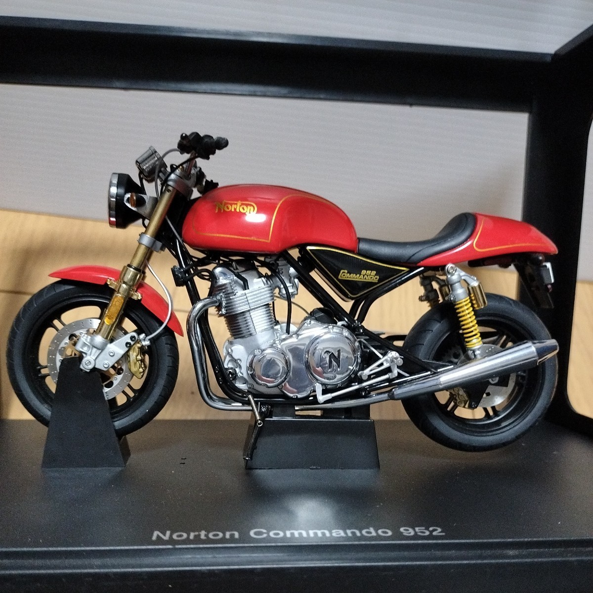 完璧 AUTOart【1/12 Norton Commando 952】2005 オートアート 1:12 オートバイ