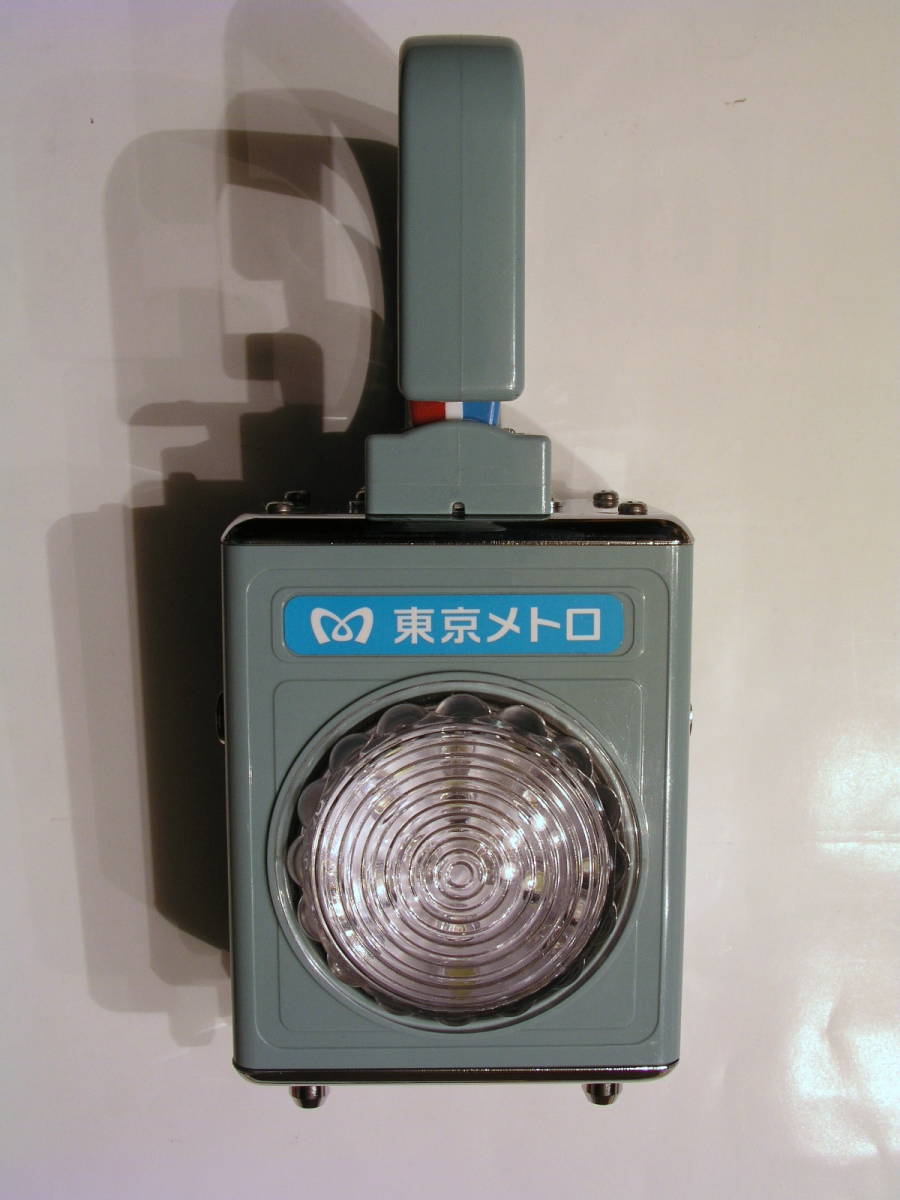 LED合図灯 ST-1A型 改造用キット 充電式を単4電池仕様に5分で改造 ゆうパケットmini送料込み 合図燈 乾電池ホルダー_こちらの合図灯用です、合図灯はつきません