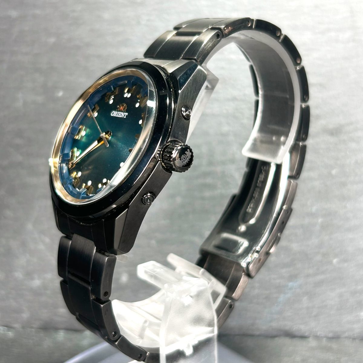 新品 ORIENT オリエント NEO70's ネオセブンティーズ WV0051SE 腕時計 電波ソーラー カットクリスタルガラス アナログ ステンレススチール_画像5