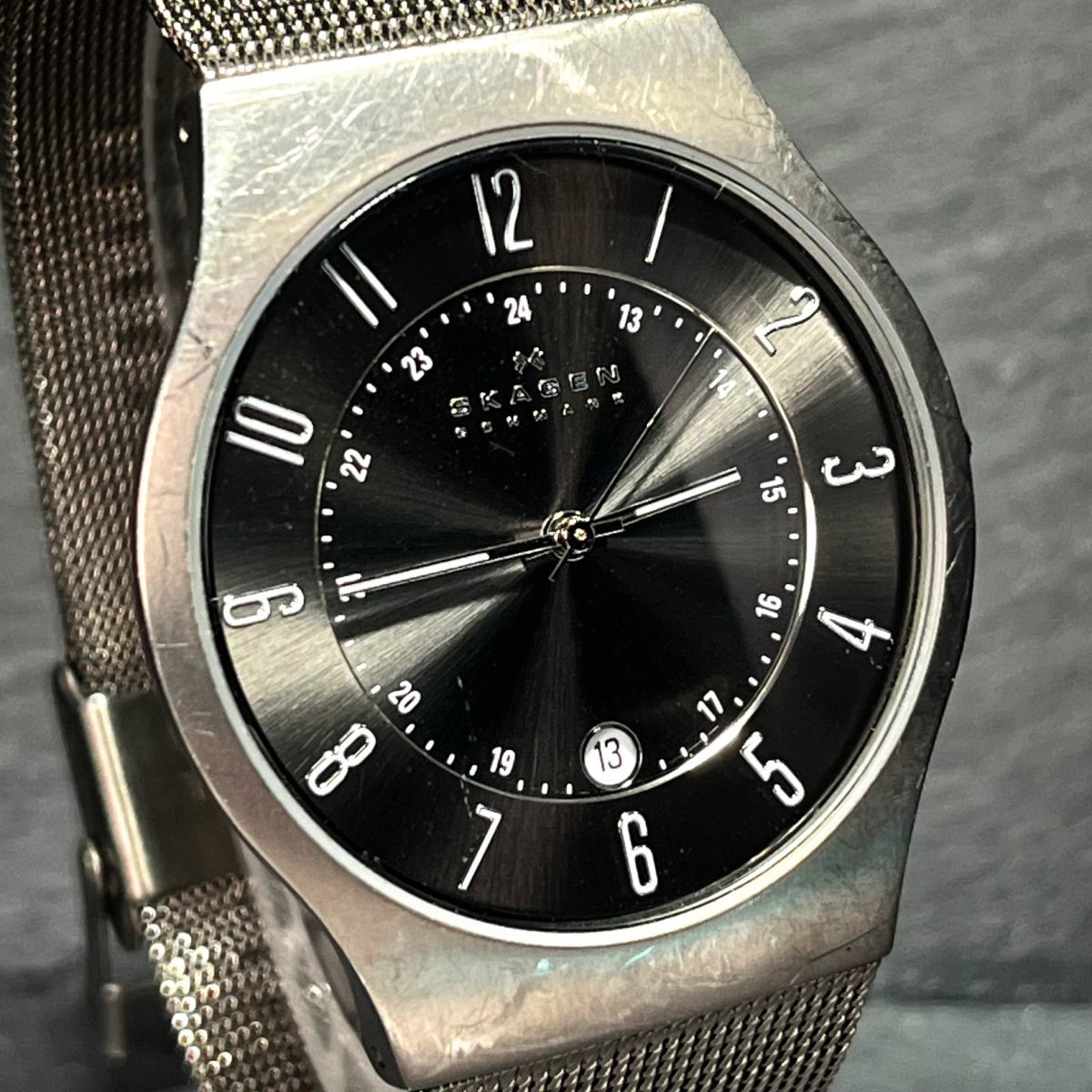 SKAGEN スカーゲン 233XLTTM 腕時計 アナログ 3針 デイト チタン ガンメタル チャコールグレー 薄型 メッシュベルト 新品電池交換済み_画像2