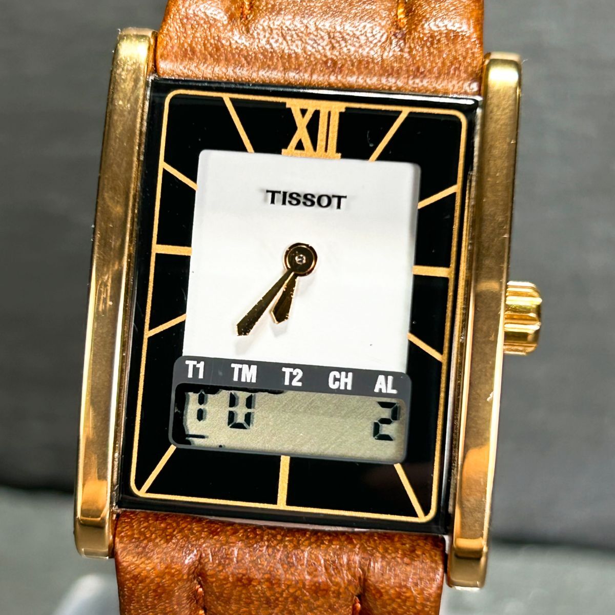 美品 TISSOT ティソ D377 腕時計 クオーツ アナデジ カレンダー レザーベルト スクエア ステンレススチール 新品電池交換済み 動作確認済み_画像2