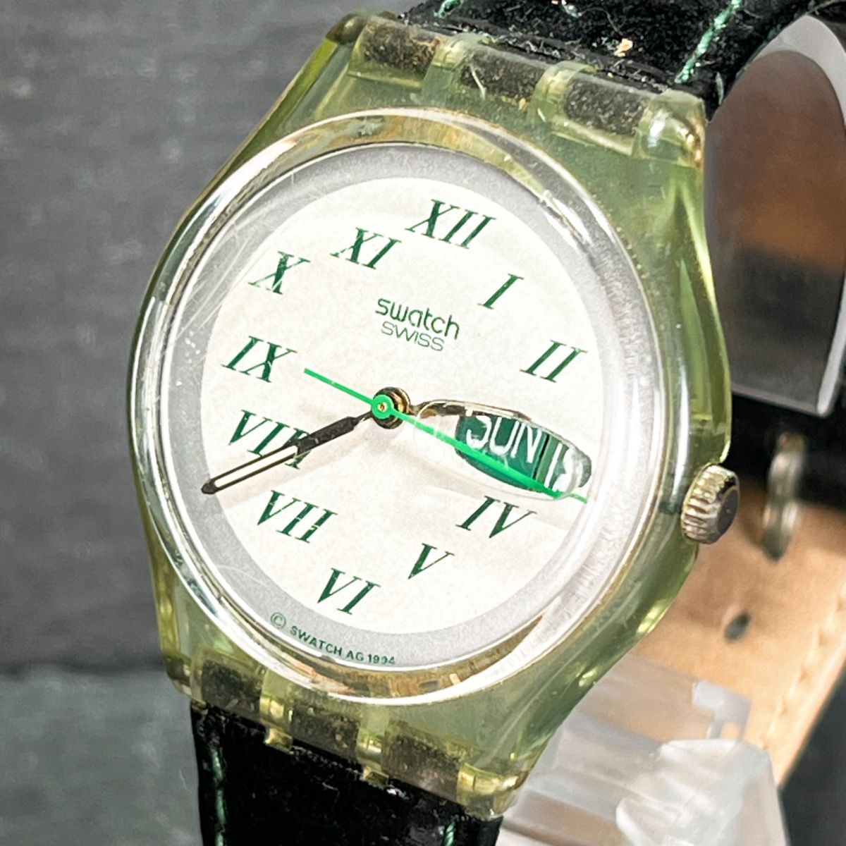 SWATCH スウォッチ AG1994 メンズ 腕時計 アナログ クオーツ デイデイト スケルトン ホワイト文字盤 ブラック レザーベルト 新品電池交換済_画像2