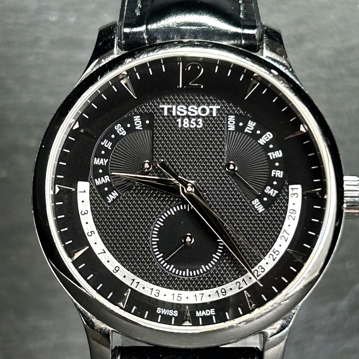 美品 TISSOT ティソ TRADITION トラディション T063.637.16.057.00 腕時計 アナログ パーペチュアルカレンダー 新品電池交換済み メンズ_画像3