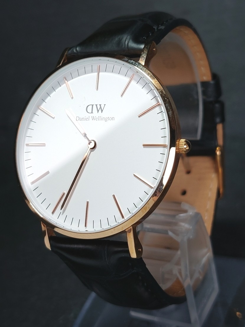 箱付き DW Daniel Wellington ダニエルウェリントン B40R4 アナログ クォーツ 腕時計 ホワイト文字盤 ゴールド ブラックレザー 電池交換済_画像3