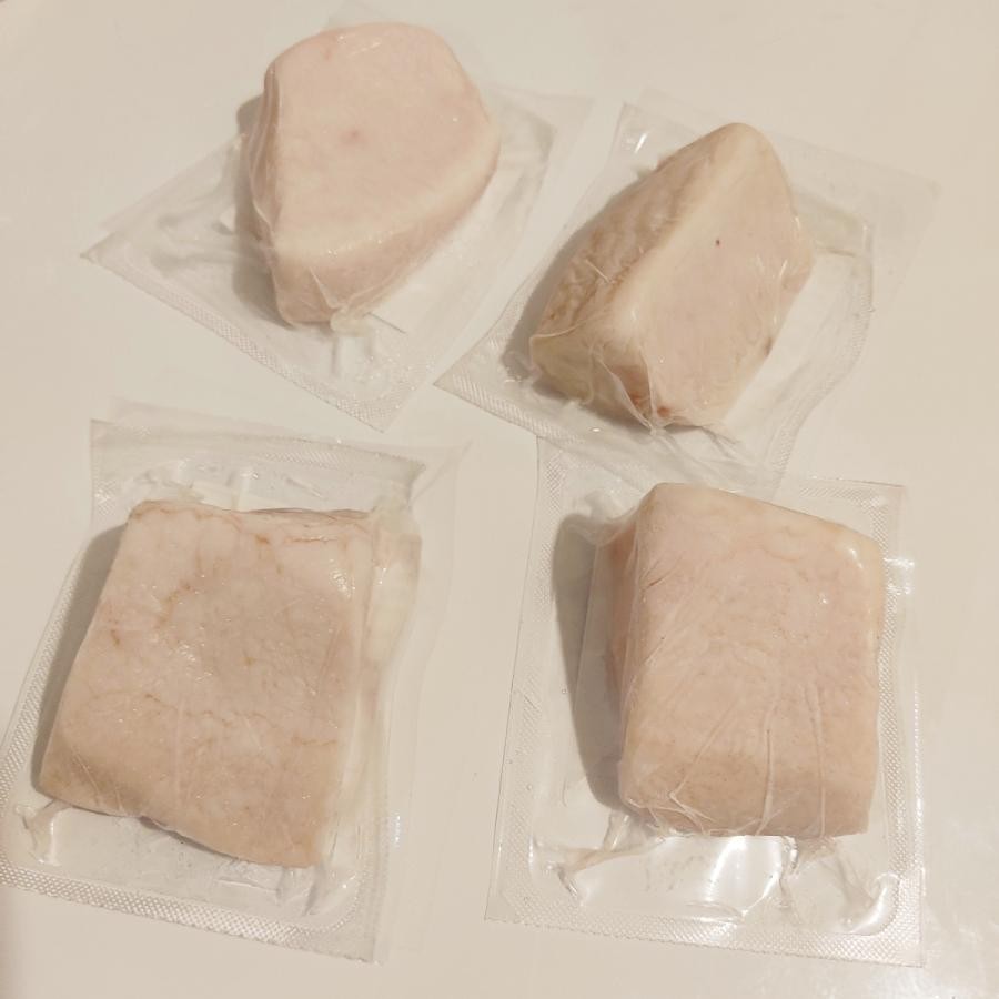 ●馬刺し 生食用 コウネ脂 たてがみ刺し 300g 70g-130g 外国産 冷凍品　こうね タテガミ 関東送料800円〜_画像1