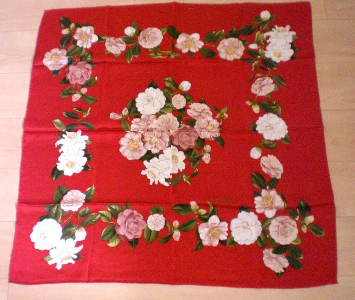 ♪美品　CHANEL　大判スカーフ　バラの花柄　シルク　86ｃｍ×86ｃｍ　ハイクラスクリーニング済　絹　シャネル_画像3