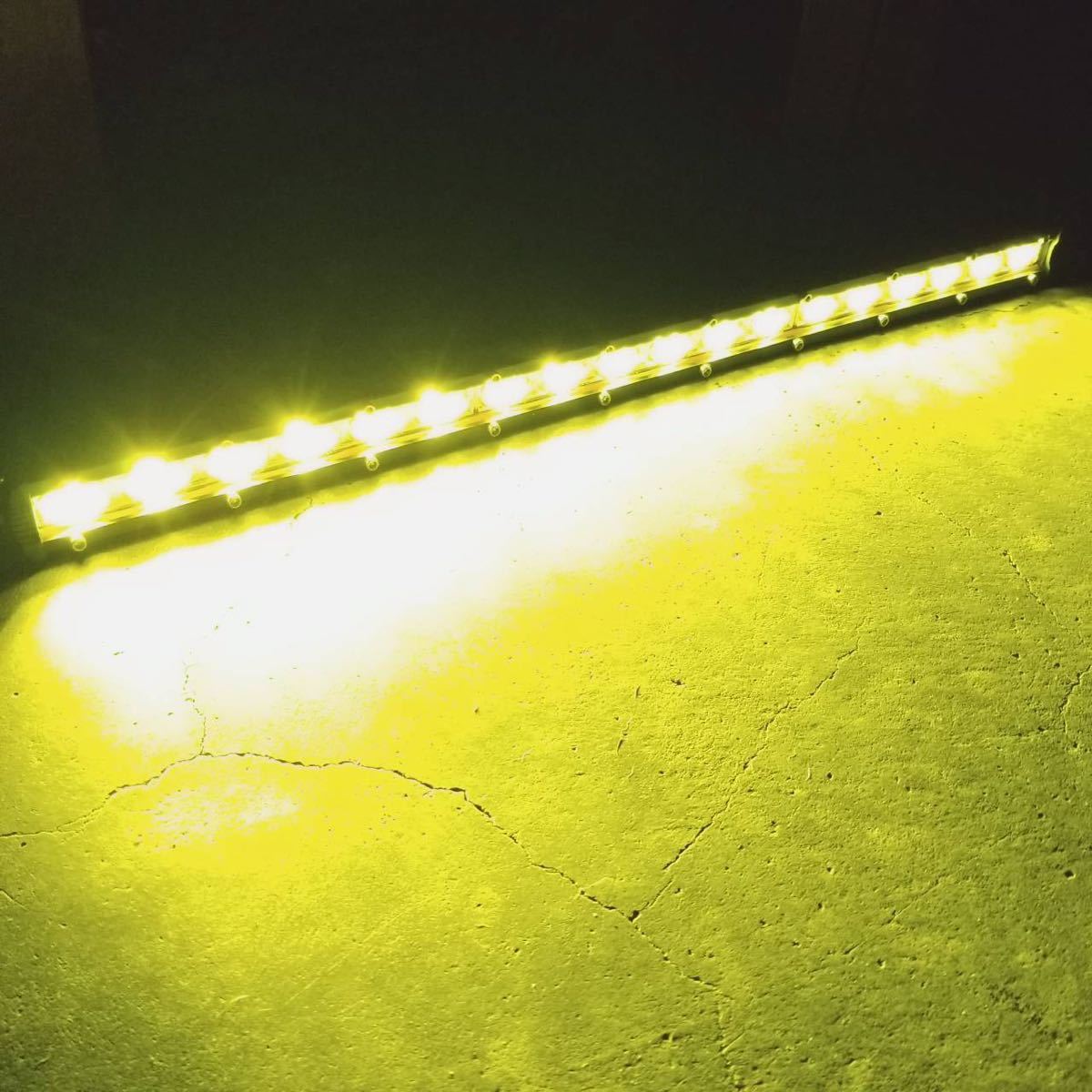 LEDワークライト イエロー 黄色 作業灯 54w50cm20インチ ライトバー LEDバー 投光器 ジムニー 集魚灯 サーチライト 薄型 汎用フォグランプ_画像2