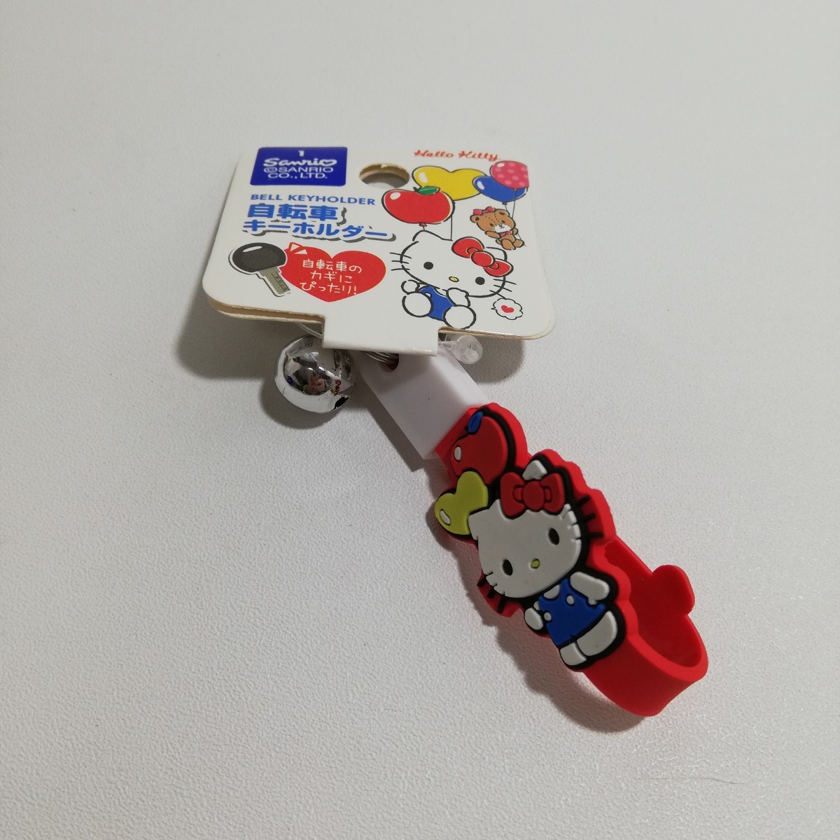 2020年 HELLO KITTY ハローキティ 自転車キーホルダー 鈴付き 未使用品 [タグ付き ストラップ 自転車用 鍵用]_画像3