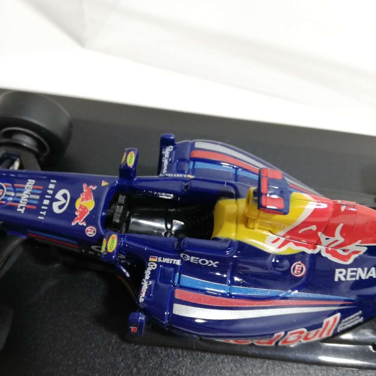 1/32 BBurago 2012 Red Bull * racing team F1 die-cast minicar model car se bus tea n*beteru[Red Bull Renault ]
