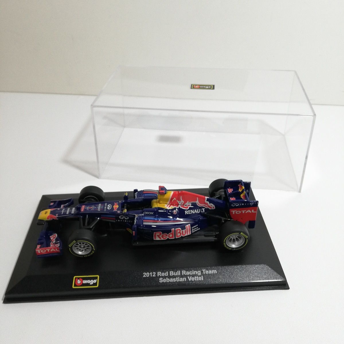 1/32 BBurago 2012 Red Bull * racing team F1 die-cast minicar model car se bus tea n*beteru[Red Bull Renault ]