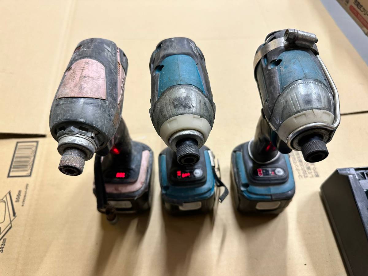 3点セット 中古品 マキタMakita 14.4V インパクトドライバ TD136D 2本 TD133D 1本 充電器DC18RC バッテリー3個通電動作確認済み倉庫保管品_画像7