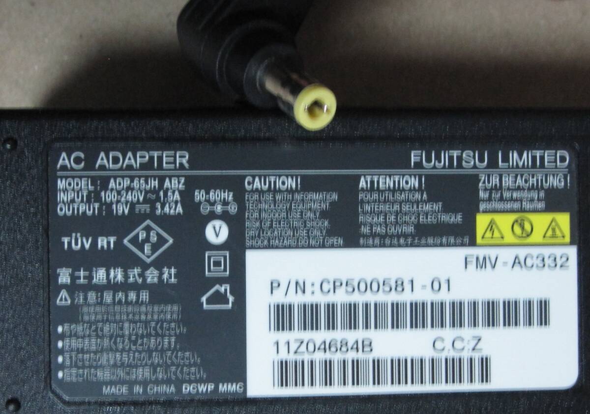 FUJITSU PC用純正ACアダプタ FMV-AC332 (19V 3.42A) 中古_画像2