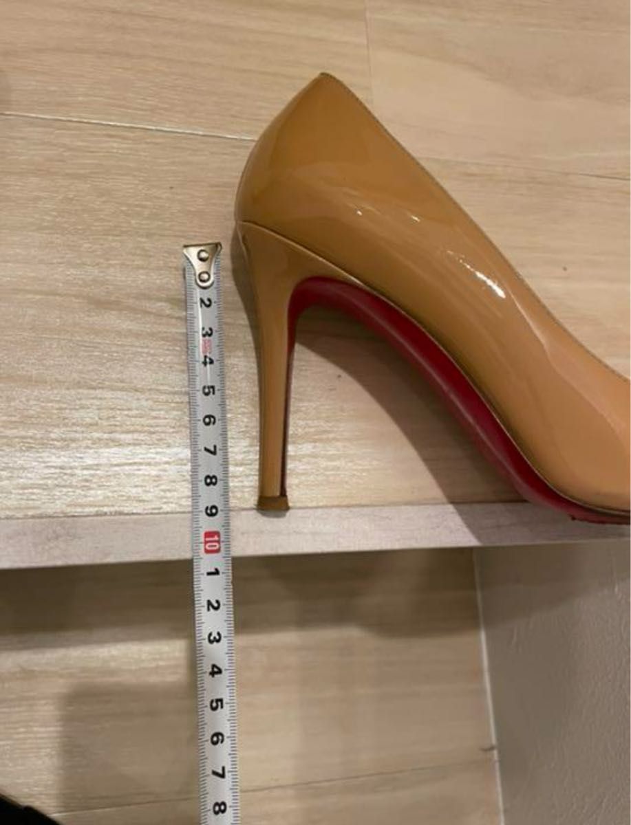 美品　クリスチャンルブタン パンプス エナメル Christian Louboutin 35 ベージュ