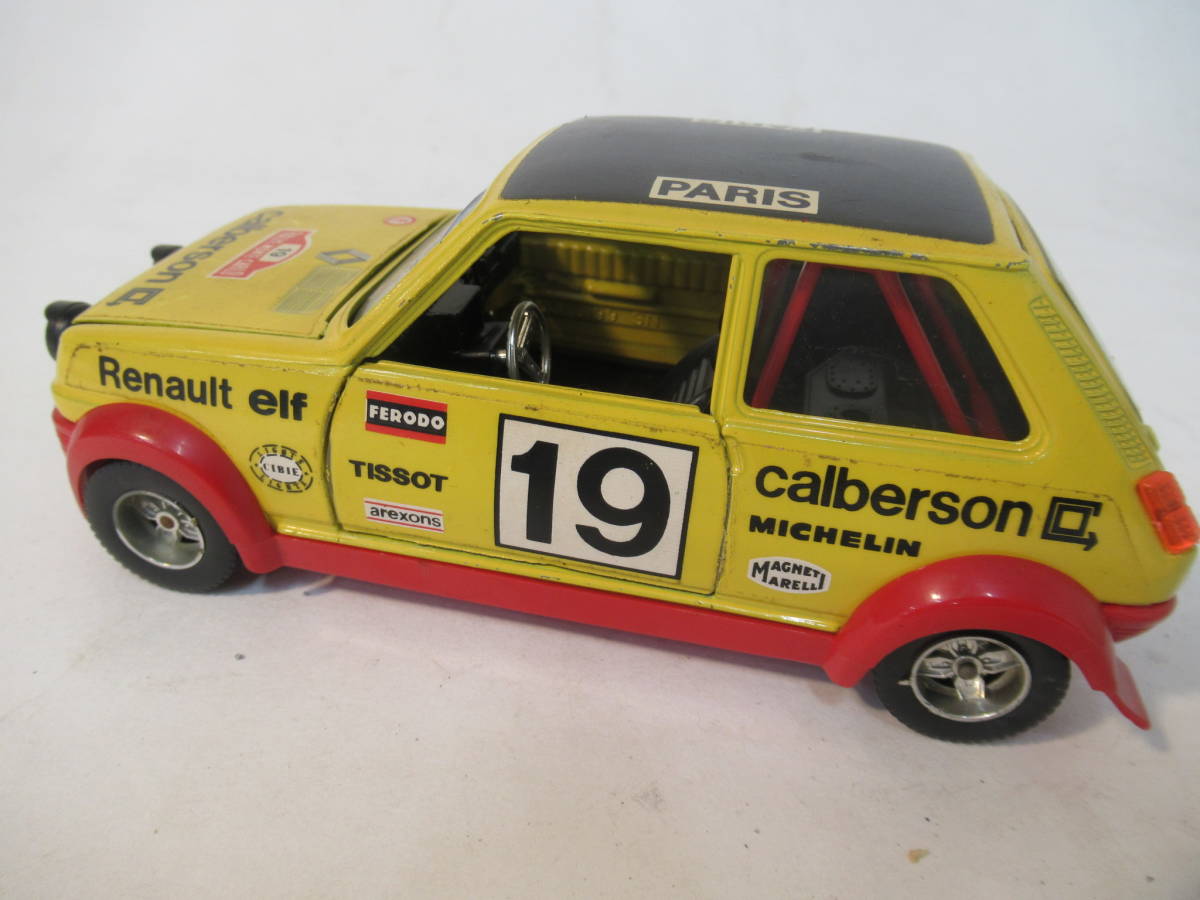 A179 Burago RENAULT 5 ALPINE 1/24 イタリア製　ブラーゴ　ルノー　ミニカー _画像2