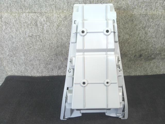  Prius DAA-ZVW30 консоль нижний крышка box 23080145