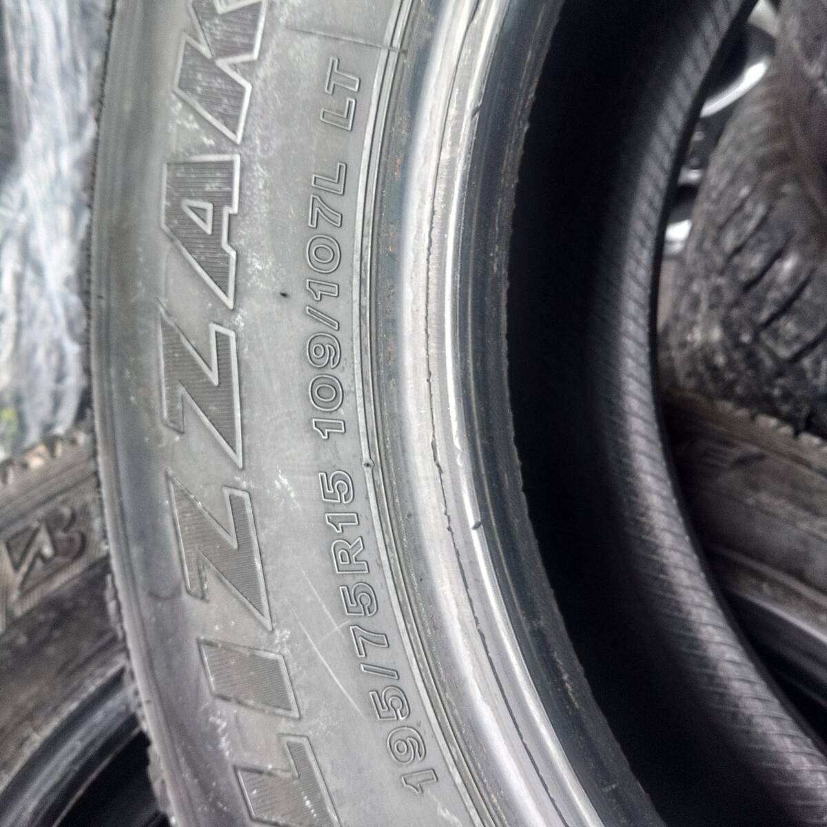 アトラス　エルフ　トヨエース　キャラバン　ハイエース　ダイナ　195/75R15LT ブリヂストンバリ山バリ溝4本セット　109/107L w979_画像6