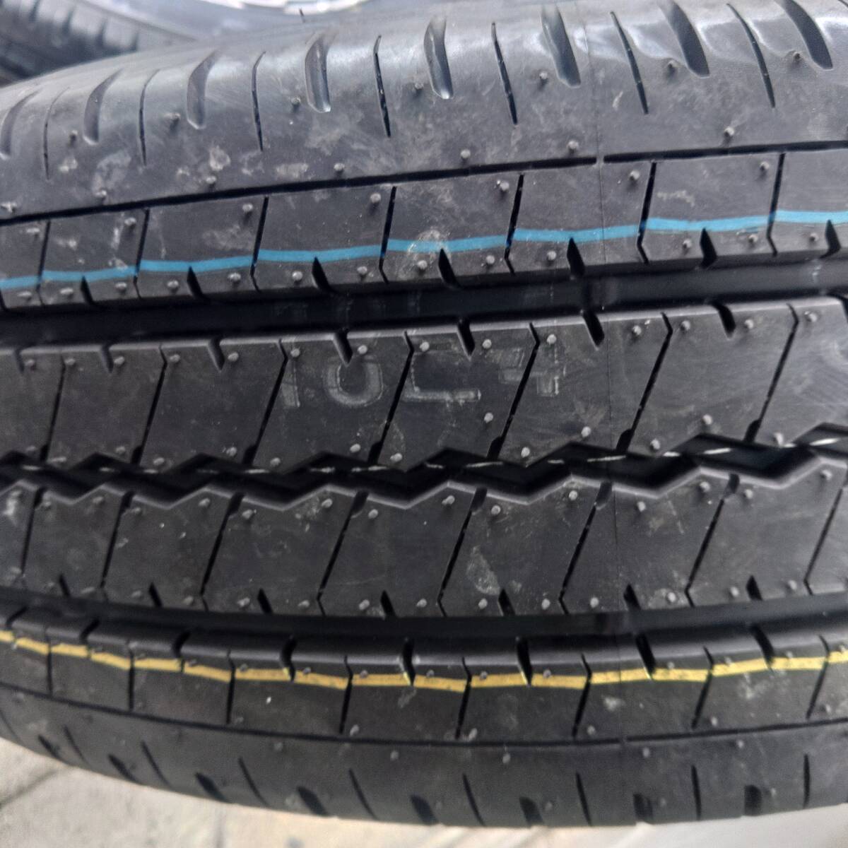 195/65R15バリ山バリ溝夏タイヤイボ付トーヨー2023年きれい美品アルミホイールセットガリ傷なし5穴114.3の画像6