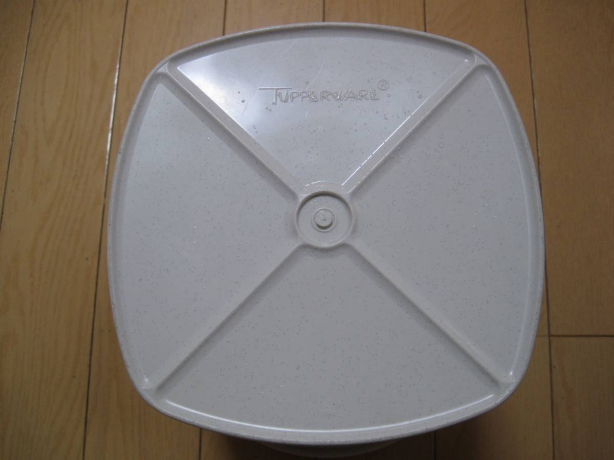 Tupperware タッパーウェア マキシ デコレーター 密封保存容器　1個　中古美品　_画像3