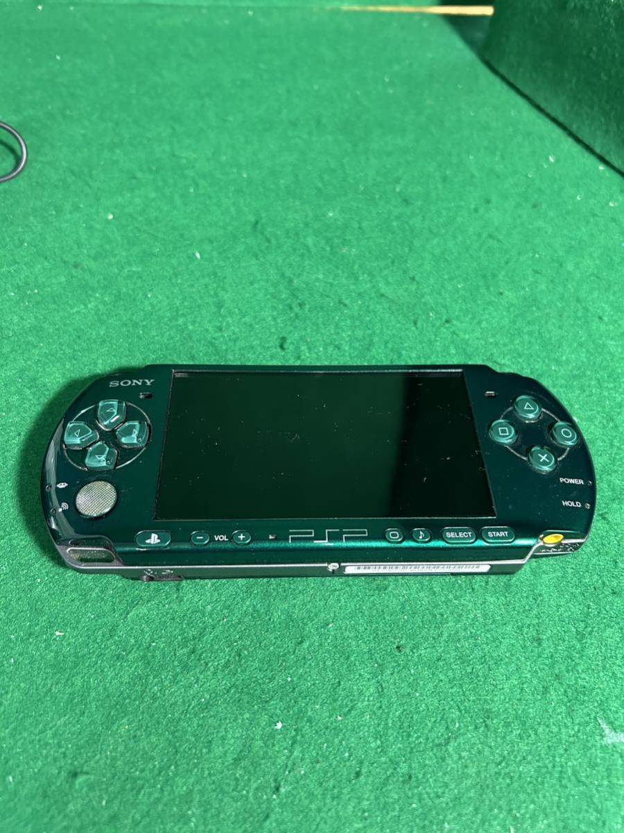 ＰＳＰ-３０００ 【ＦＷ６.38】　メモリーカード４ＧB　充電器　データ転送ケーブル新品　動作品　動作良好　本体美品　SONY グリーン　_画像2