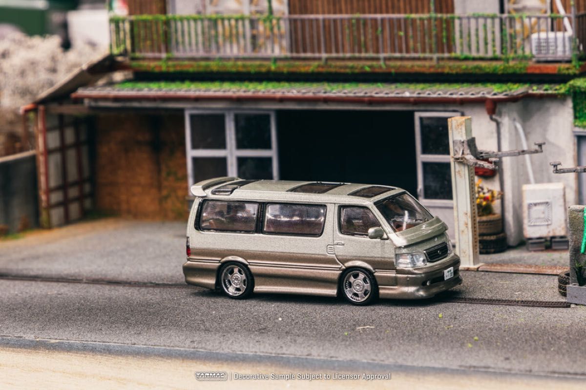 TARMAC ハイエース 1/64 ミニカー 4台 MINI GT オートサロン 日本未販売 Tarmac トヨタ 100系 ハイエース AZ-MAX仕様 1/64