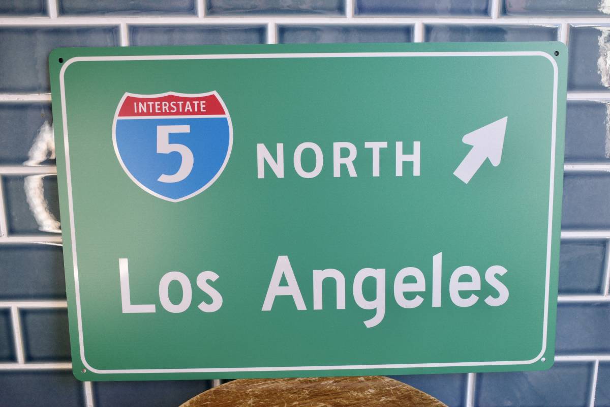 新品　INTERSTATE５　LOS ANGELS　ロサンゼルス　看板　メタルサイン　トラフィックサイン　NORTH 世田谷ベース　インテリア 庭_画像1