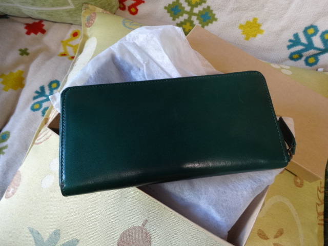 B stuff　お洒落な緑色長財布、中古美品。同素材キーケースおまけです。最終値下げ！