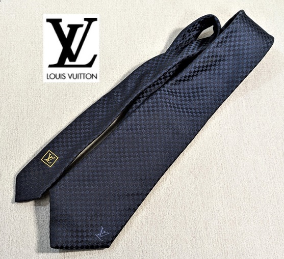 ★美品★LOUIS VUITTON/ルイヴィトン ネクタイ ネイビー（光沢） シルク100％ 市松模様 大剣幅9ｃｍ メンズの画像1