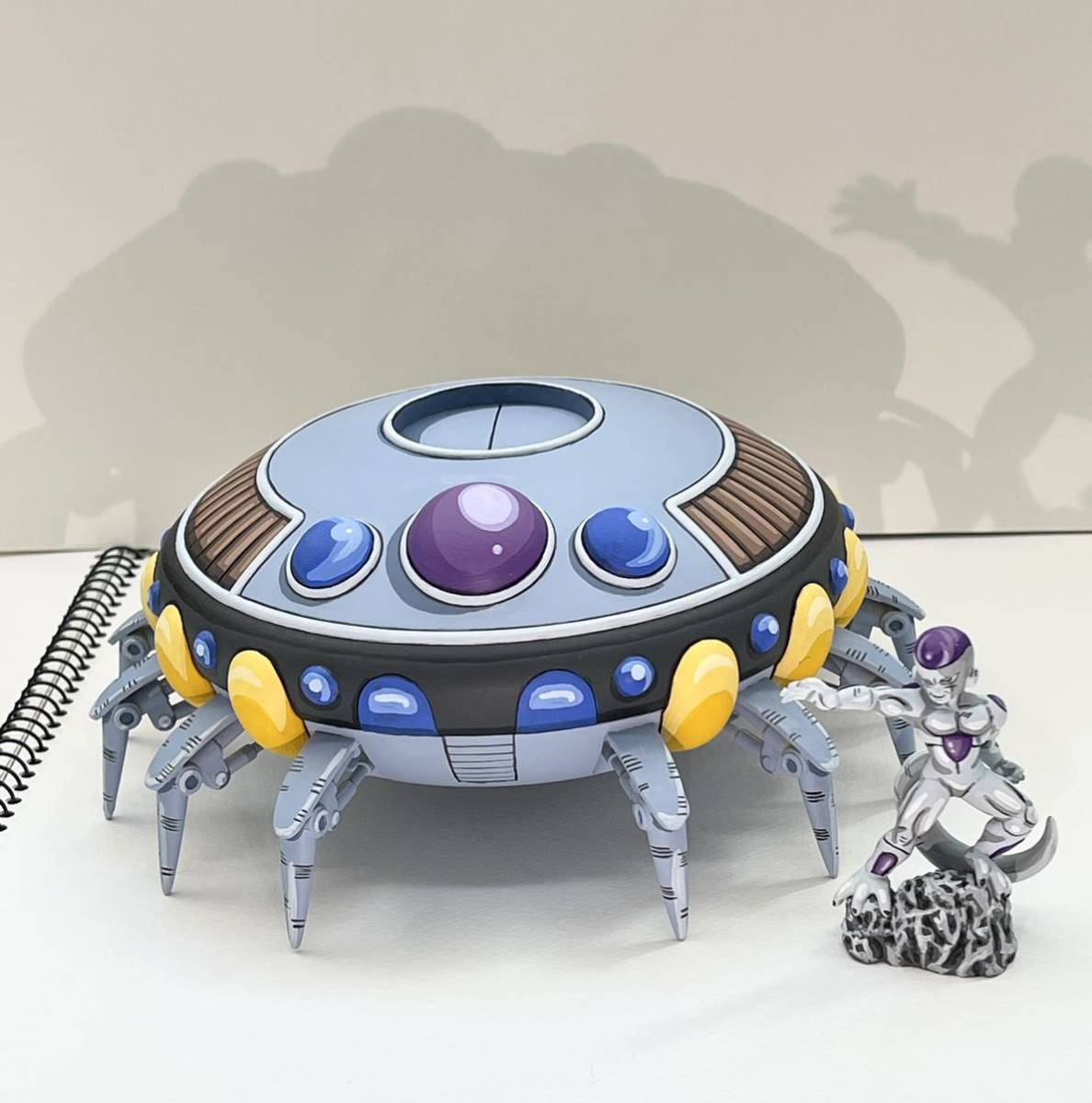 リペイントフィギュア　二次元　フリーザの宇宙船 「ドラゴンボール超」 MEGAワールドコレクタブルフィギュア &HGサイズ　フリーザ_画像1