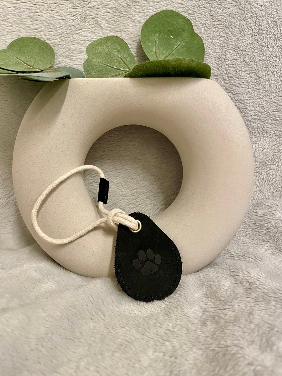 本革　AirTagカバー　AirTag エアタグ　レザー　オシャレ　可愛い　シンプル　肉球　犬　猫　エアタグカバー　プレゼント