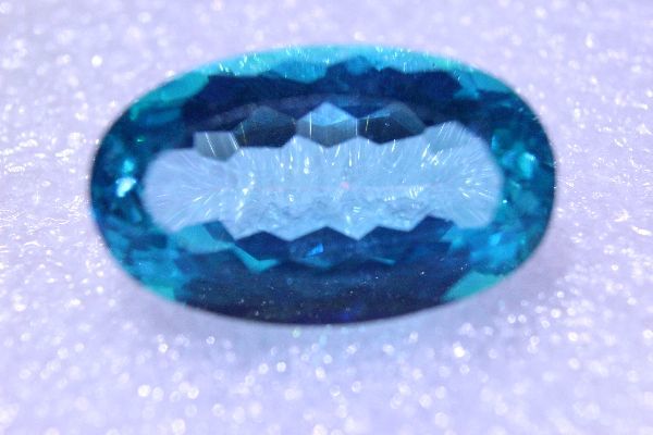 １６．９７ct テリ凄！ パライバブルーカラー天然トパーズ★ブラジル産