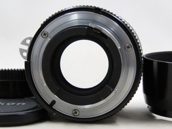 [21563Z1]★極上美品★NIKON Ai NIKKOR 85mm F2 フード付き_これを逃したら次はありません！！