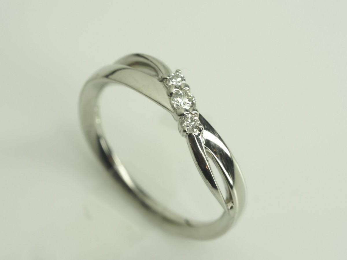 4*Cyondosi- pretty natural diamond ring Pt950 platinum 6 number . desired one .4*C. box .. attaching will do 