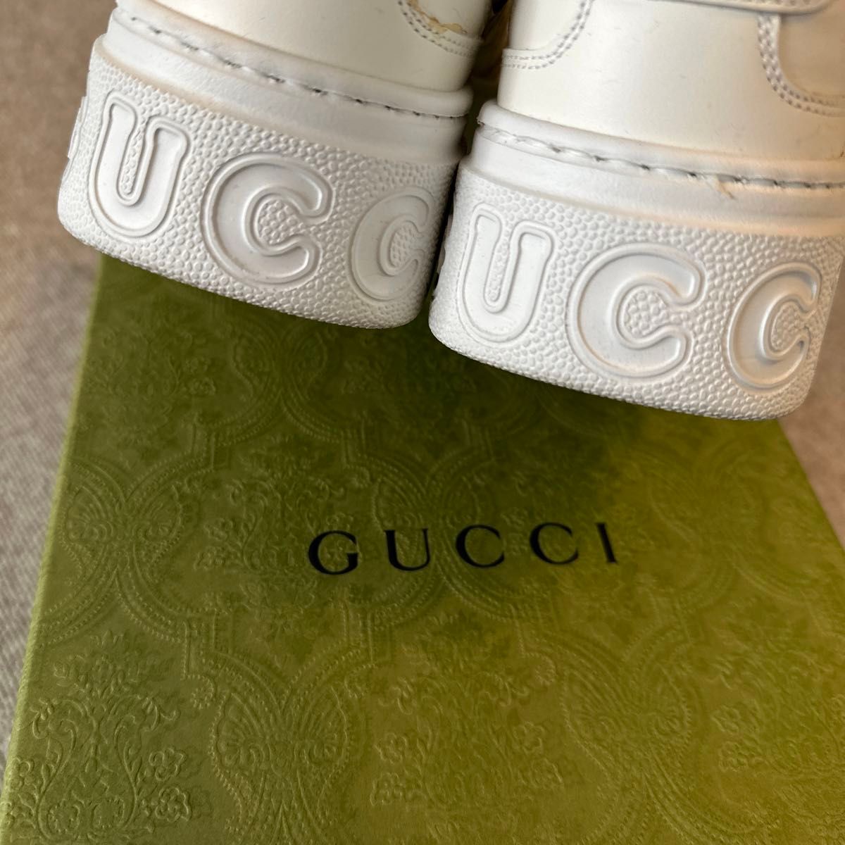 GUCCI スニーカー GGエンボス 35