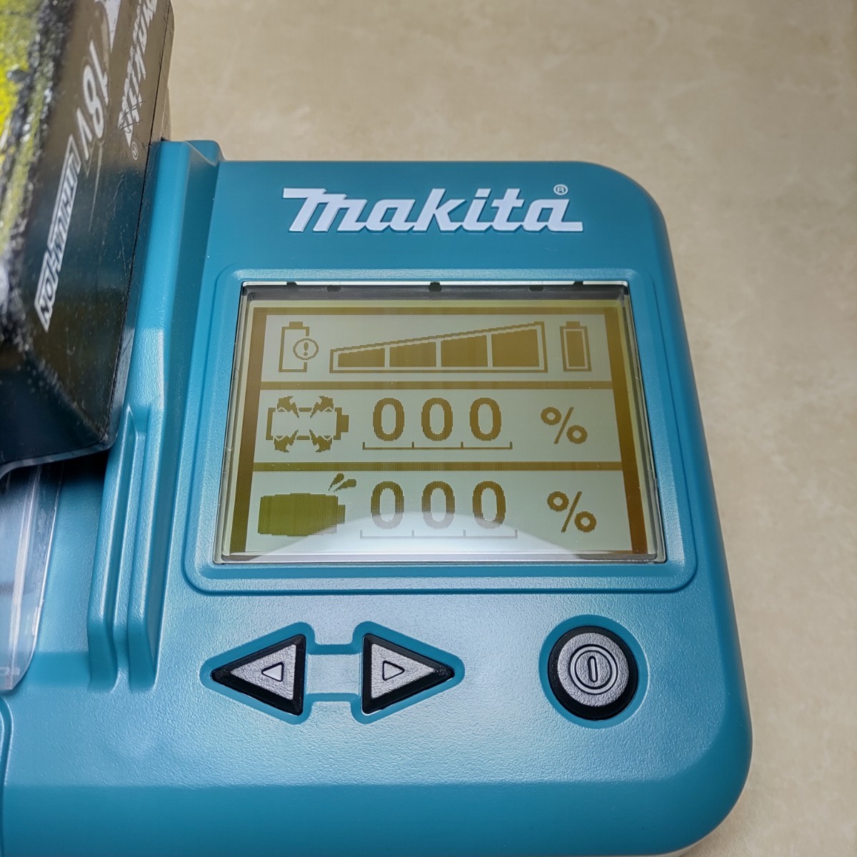 マキタ (Makita) 純正 リチウムイオンバッテリー BL1860B 18V 充電回数21回_画像9