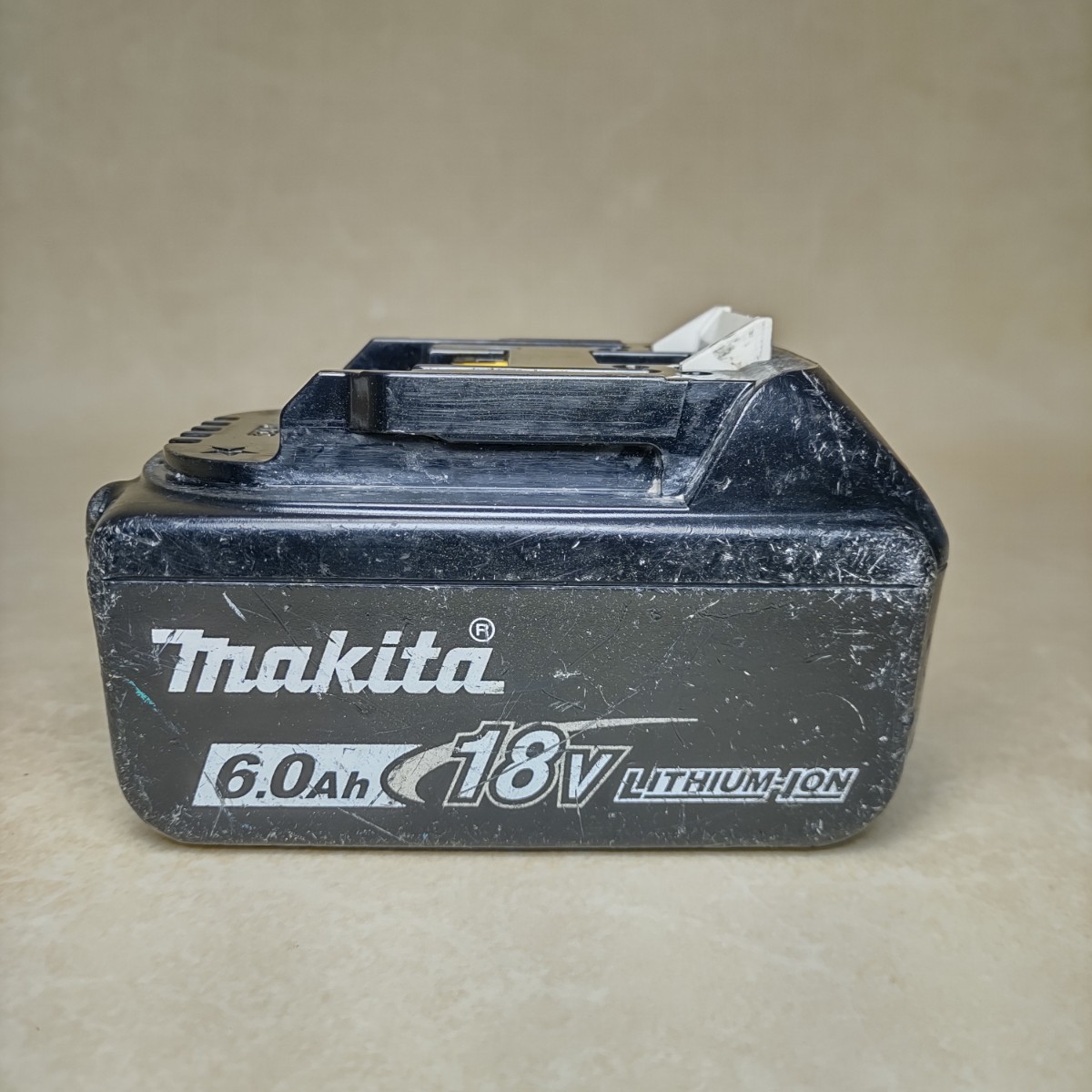 マキタ (Makita) 純正 リチウムイオンバッテリー BL1860B 18V 充電回数21回_画像3