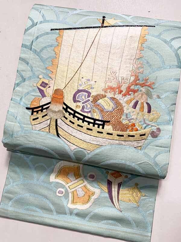 ★きものさらさ　アンティーク着物帯★青海波地紋に宝船文様　日本刺繍　丸帯　正絹　反物　古典文様　古布　古裂　大正ロマン_画像1