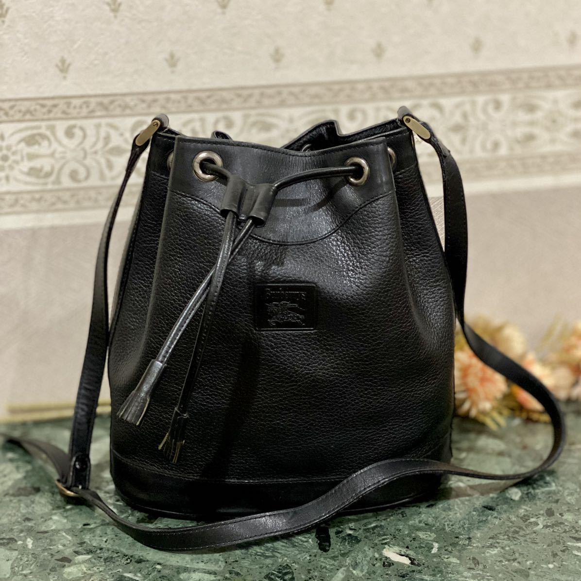 希少モデル Old Burberrys 巾着型 ショルダーバッグ ノバチェック 希少モデル Old Burberrys 巾着型 ショルダーバッグ ノバチェック