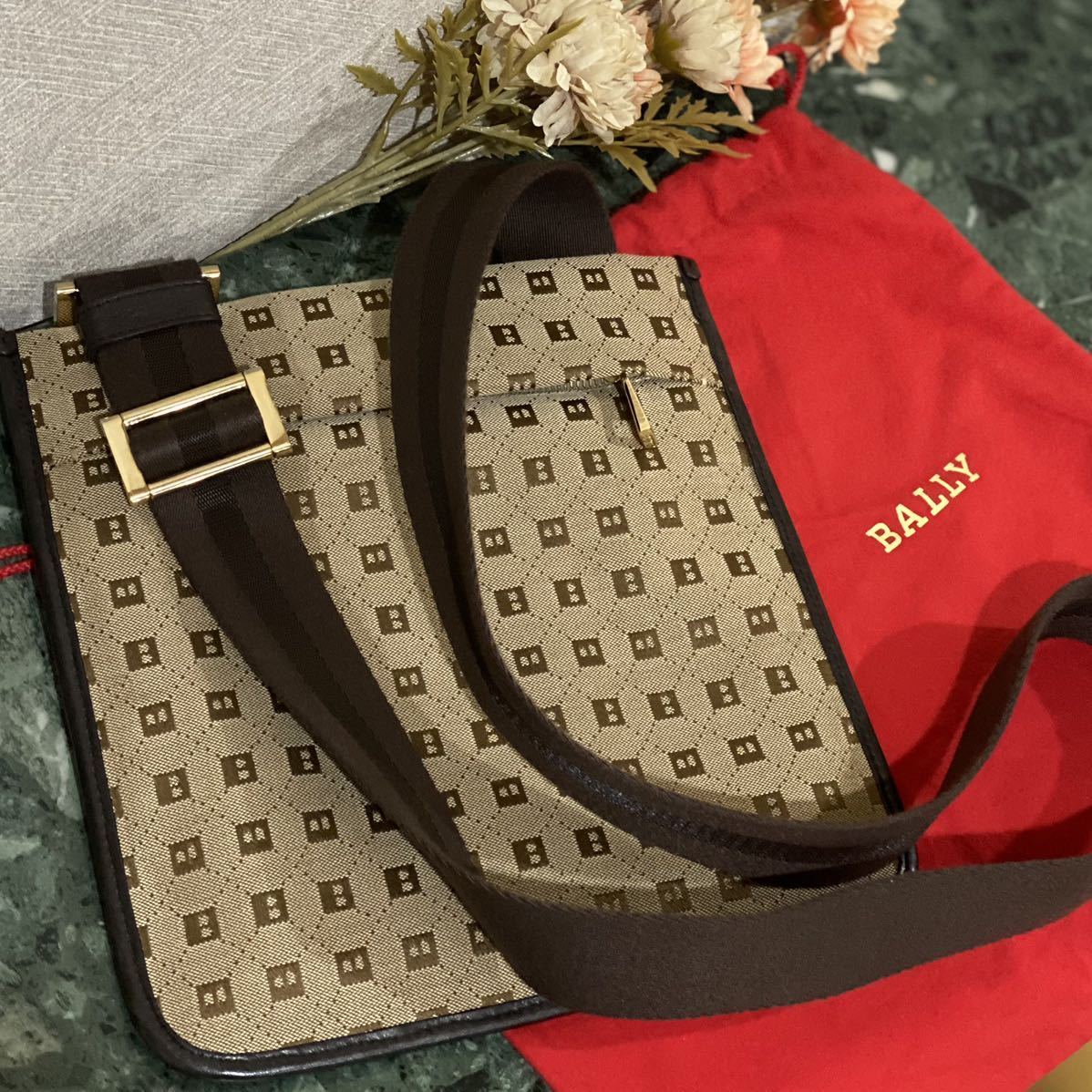 超美品 VINTAGE OLD BALLY 総ロゴ ショルダーバッグ サコッシュ 超美品 VINTAGE OLD BALLY 総ロゴ ショルダーバッグ サコッシュ