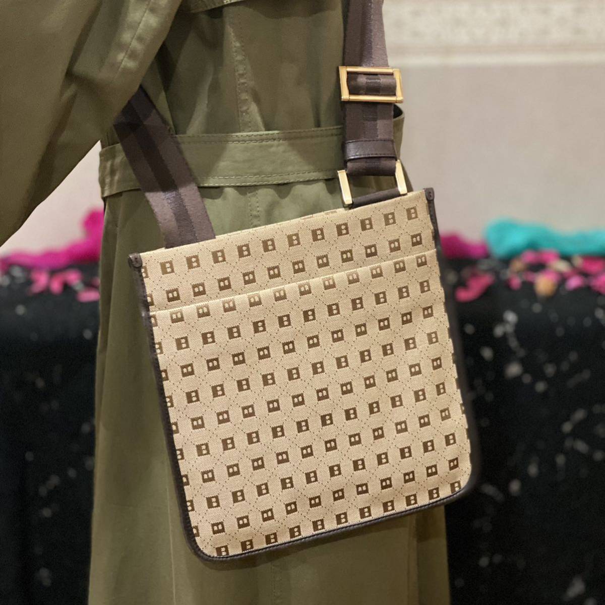超美品 VINTAGE OLD BALLY 総ロゴ ショルダーバッグ サコッシュ 超美品 VINTAGE OLD BALLY 総ロゴ ショルダーバッグ サコッシュ