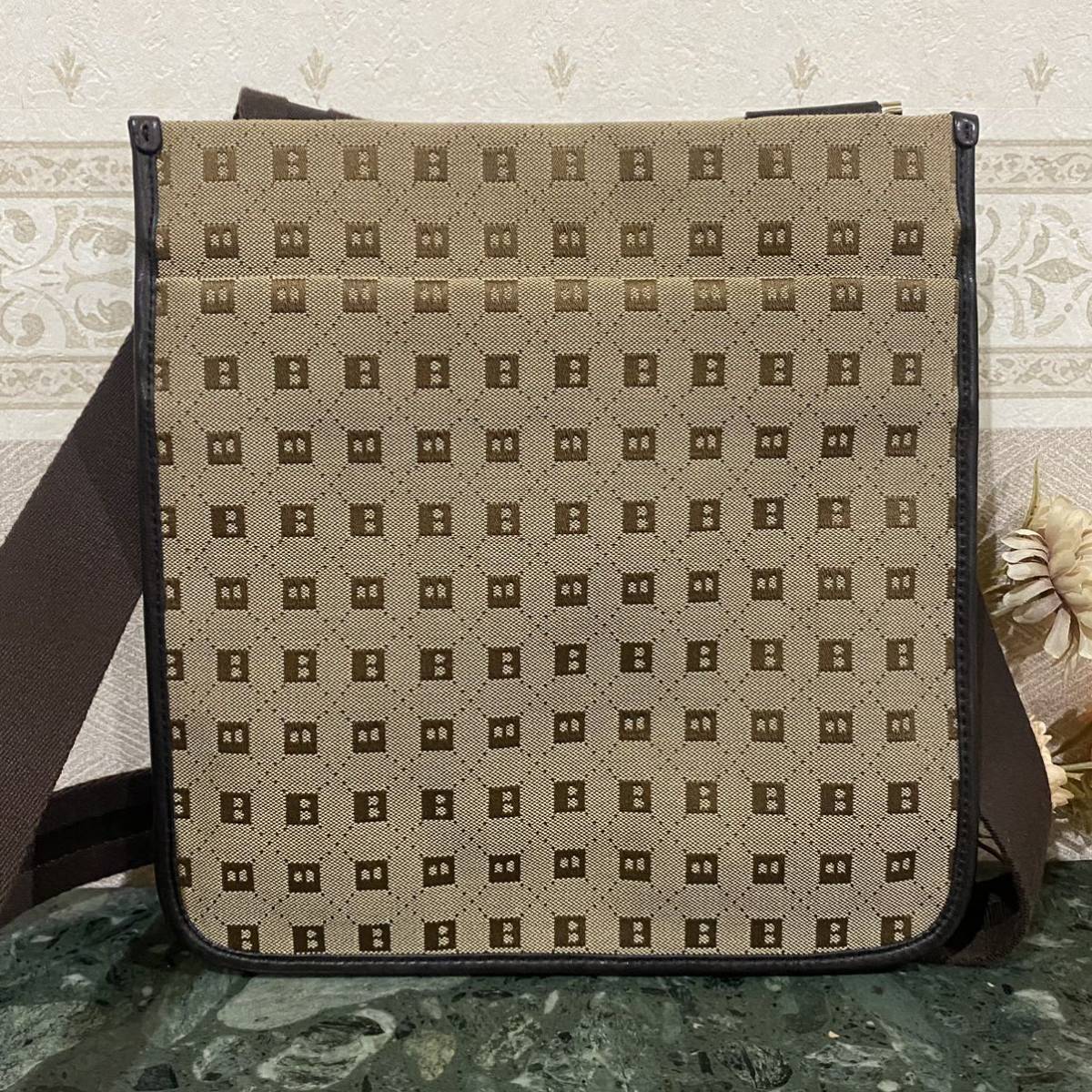 超美品 VINTAGE OLD BALLY 総ロゴ ショルダーバッグ サコッシュ 超美品 VINTAGE OLD BALLY 総ロゴ ショルダーバッグ サコッシュ