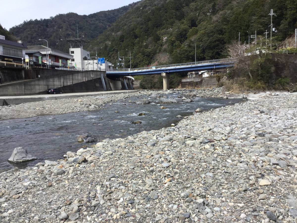 ☆ハリスや鈎の号数の区別に色分けで対応！糸のバラけ解消！鈎軸にもなじむダイヤフェザー！(αビッグ) 鮎根巻糸　白　_画像6