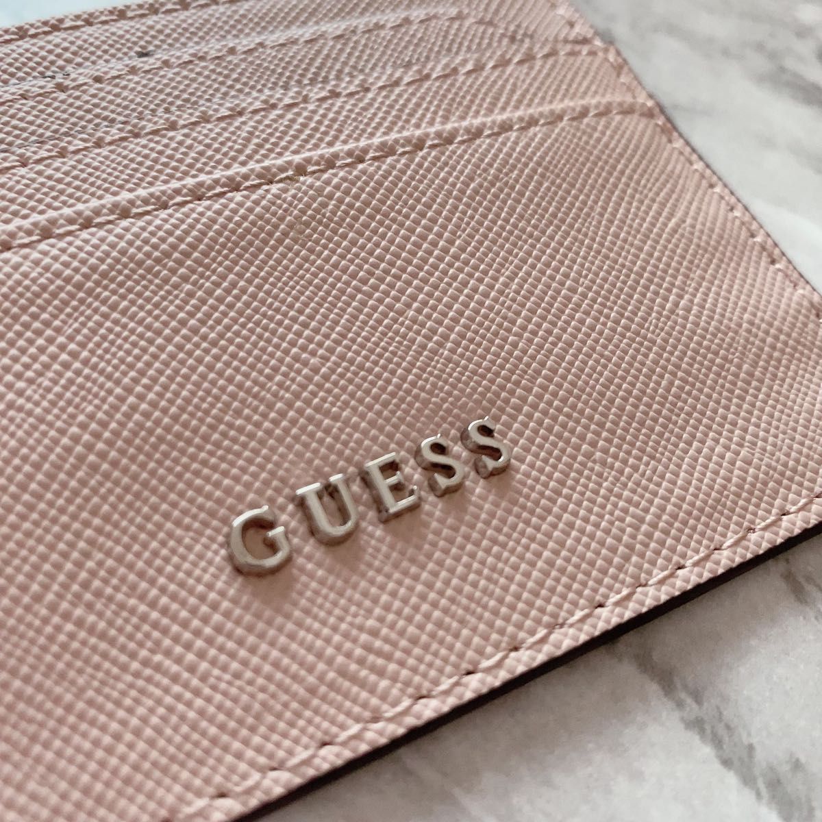 ●カードケース●  定期入れ カード入れ ピンク レザー パスケース　GUESS