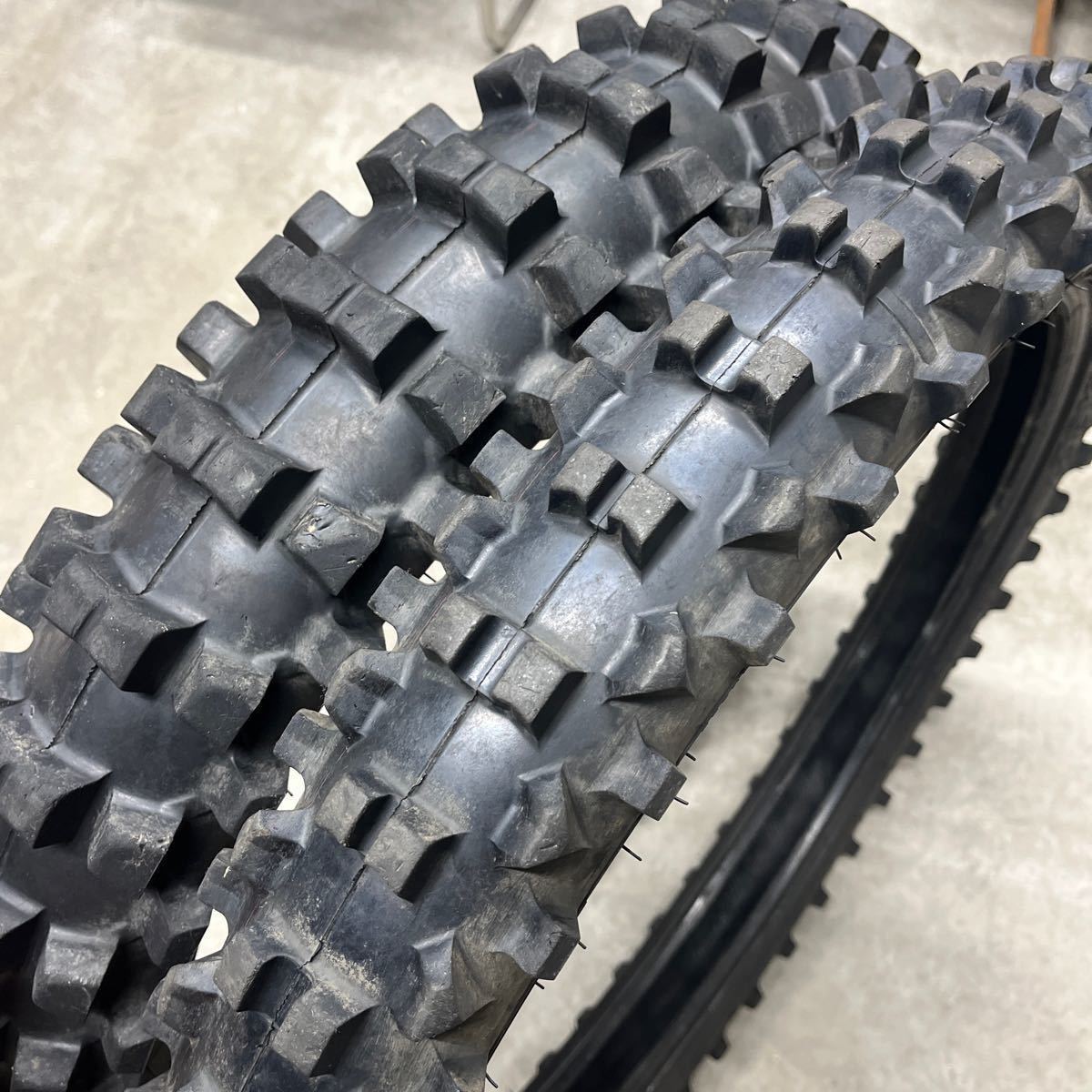 CRF250R 2024 純正タイヤ PIRELLI MX32 80/100-21 100/90-19 CRF250R RM-Z250 YZ125 モトクロスタイヤ オフロードタイヤ_画像9