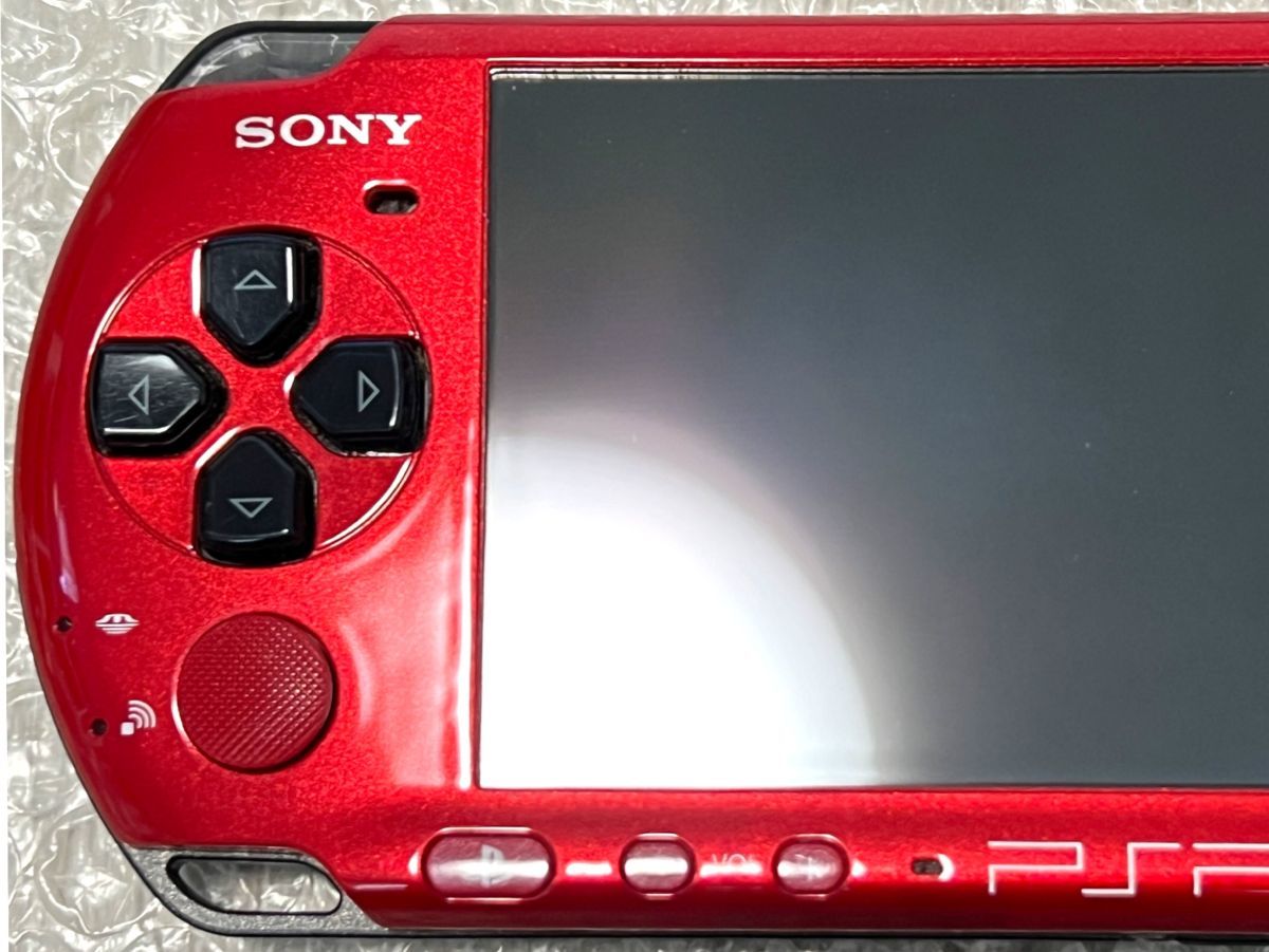 〈美品・動作確認済み・最終型〉PSP-3000 本体 レッド/ブラック ポーチ メモリースティック PlayStation Portable 薄型 バリューパック_画像4