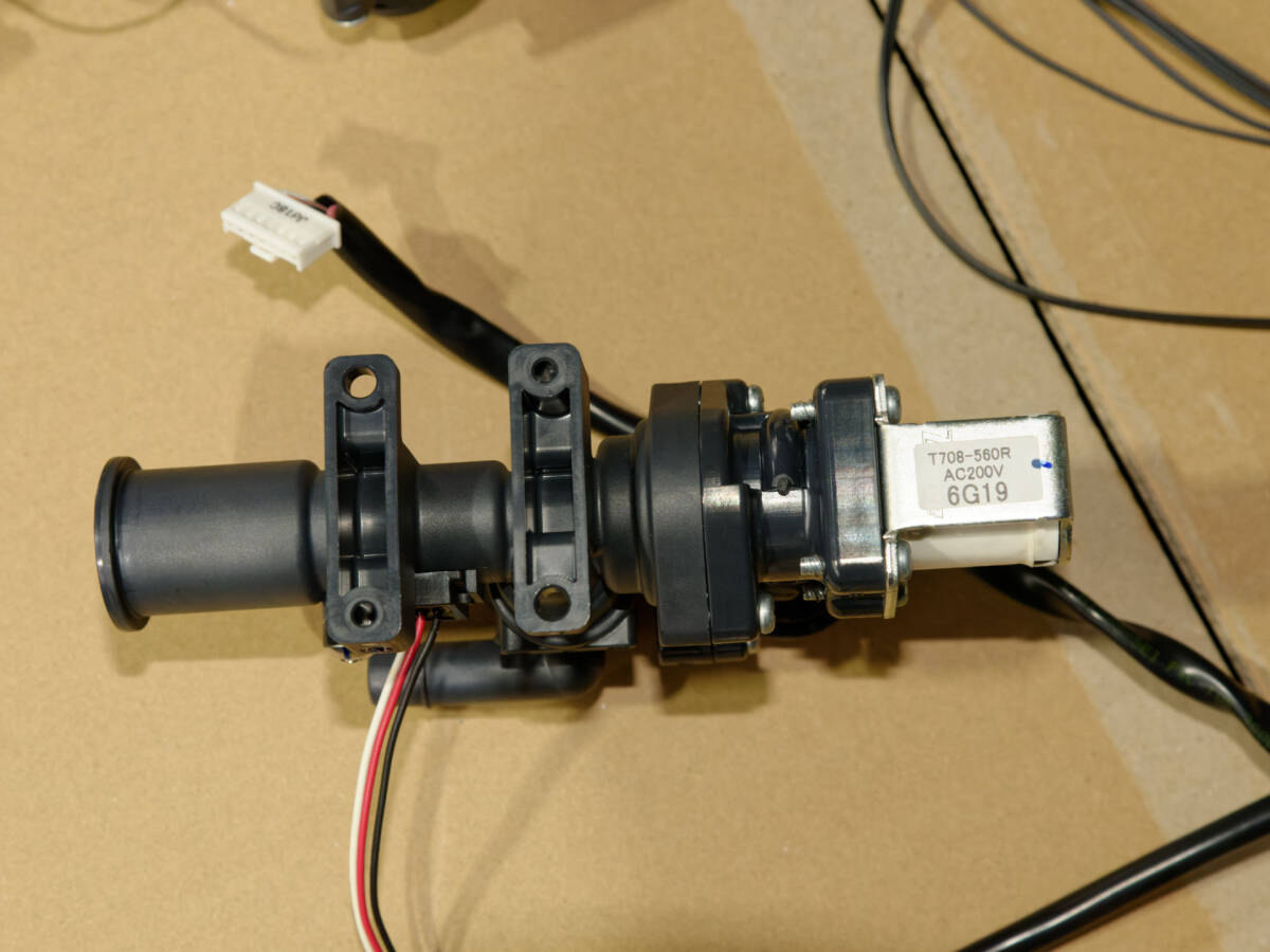 ダイキン 貯湯ユニット TUSN37SFV(2016年製) 基板 電磁弁 ポンプ等一式 動作正常 修理用に エコキュート部品_画像6