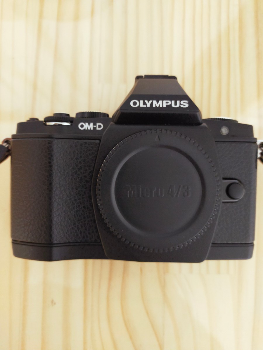 ★実用美品★ OLYMPUS オリンパス OM-D E-M5 ボディ ブラック _画像2