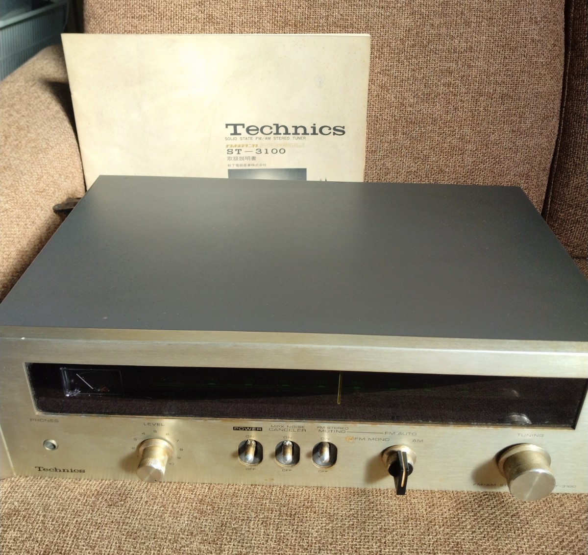 K84【稀少!!】Technics 《ST-3100》 取説付!! ナショナルテクニクス SOLID STATE FM/AM STEREO TUNER ステレオチューナー 通電のみ確認済 の画像1